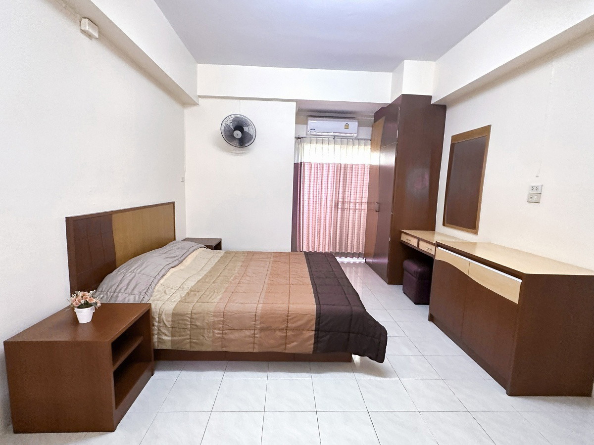 1 Bed Condo — photo 1