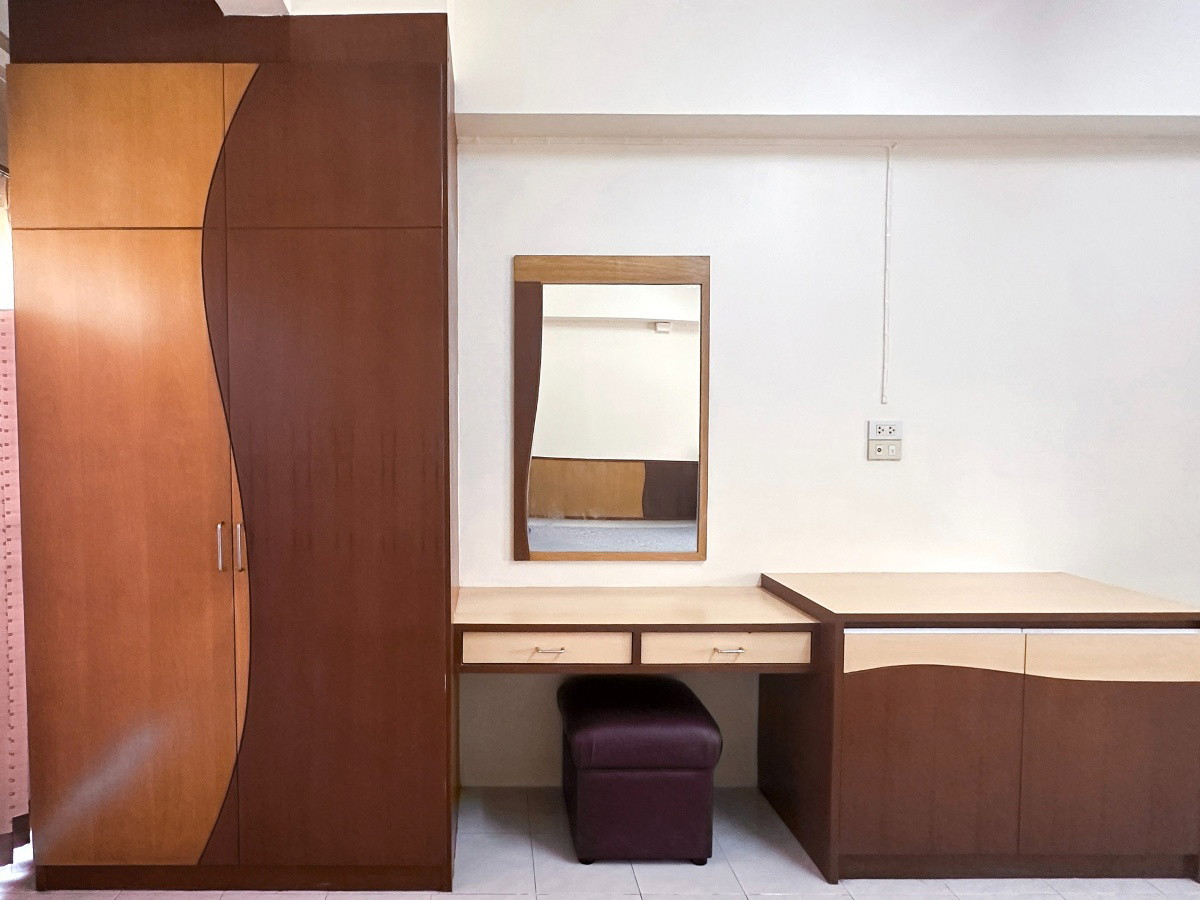 1 Bed Condo — photo 2