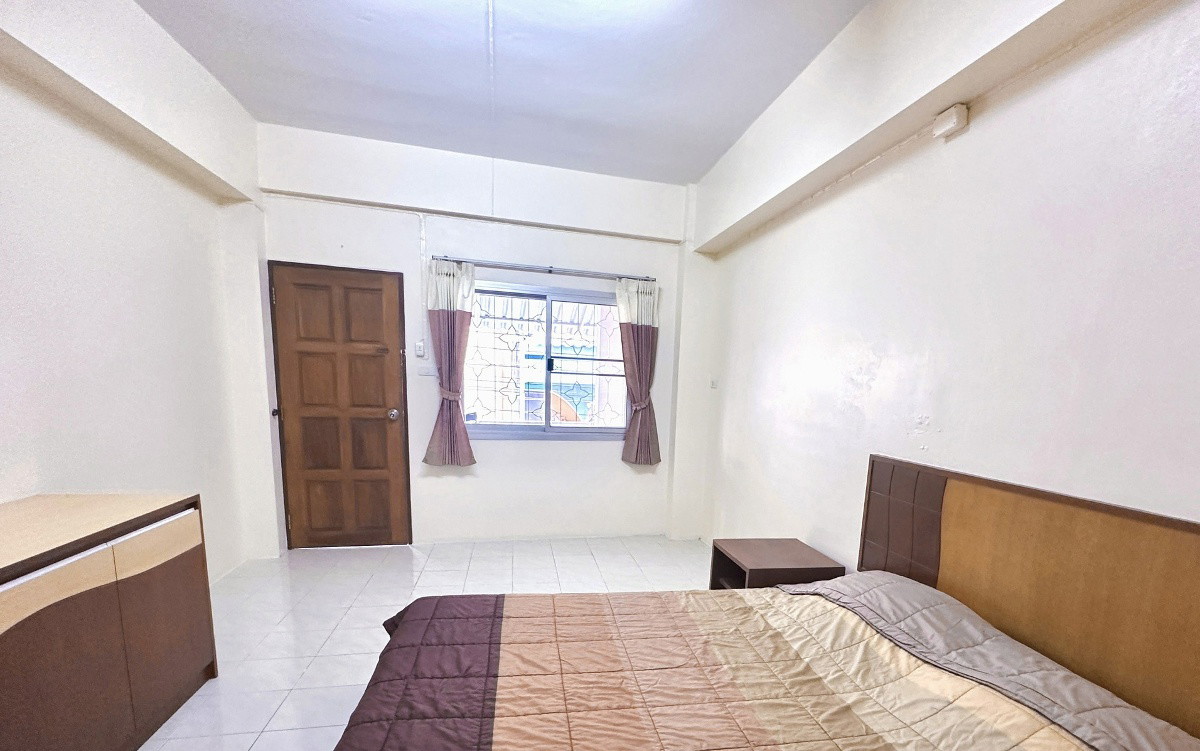 1 Bed Condo — photo 3