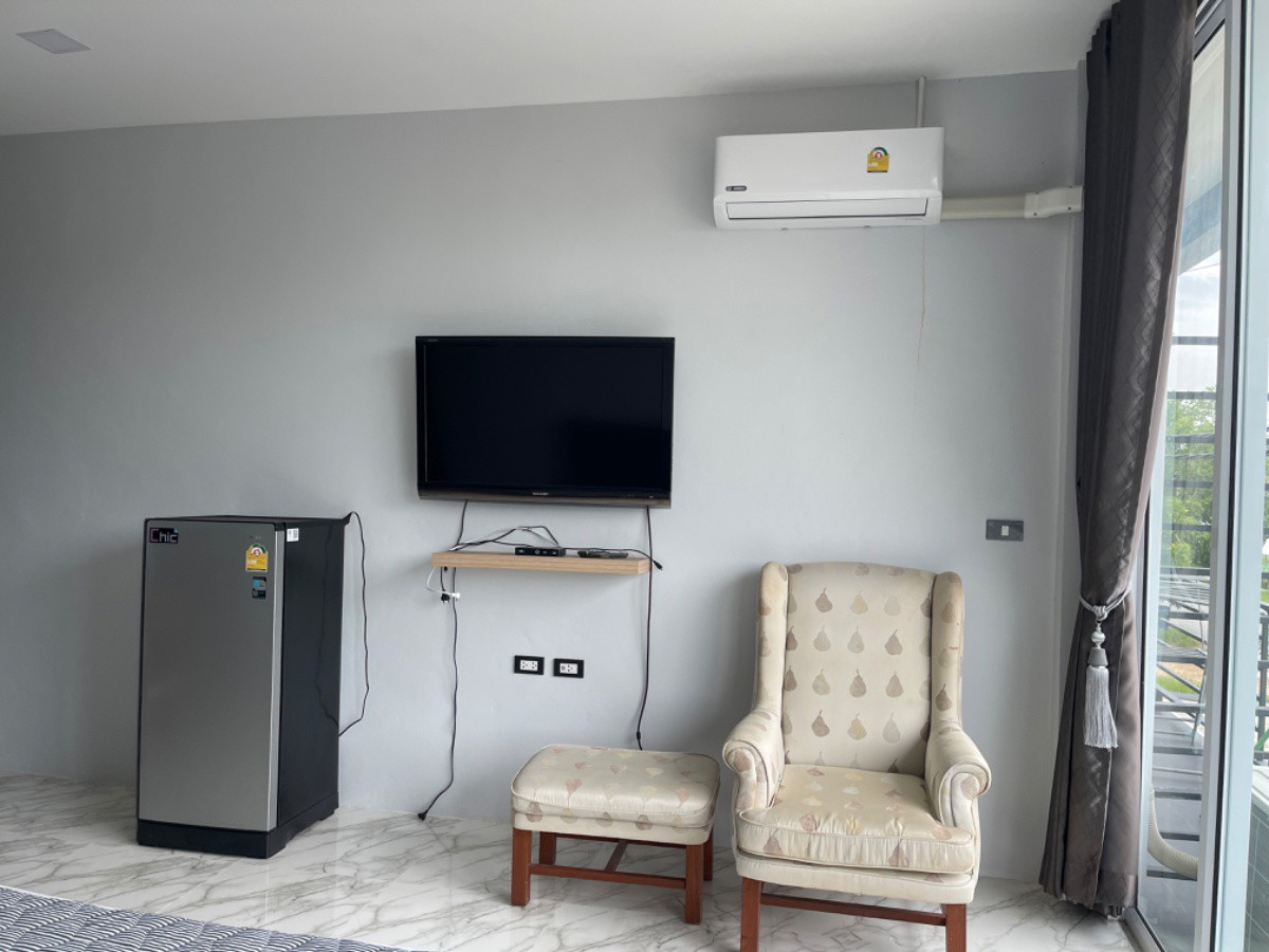 1 Bed Condo — photo 3