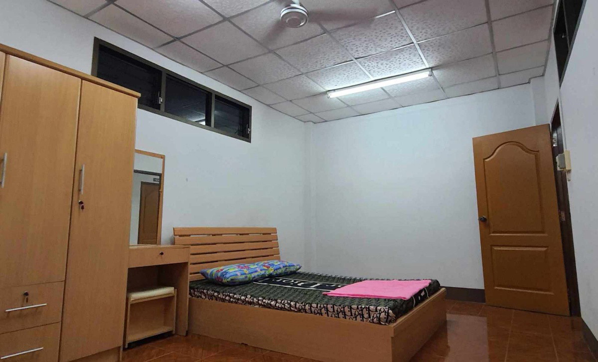 1 Bed Condo — photo 2