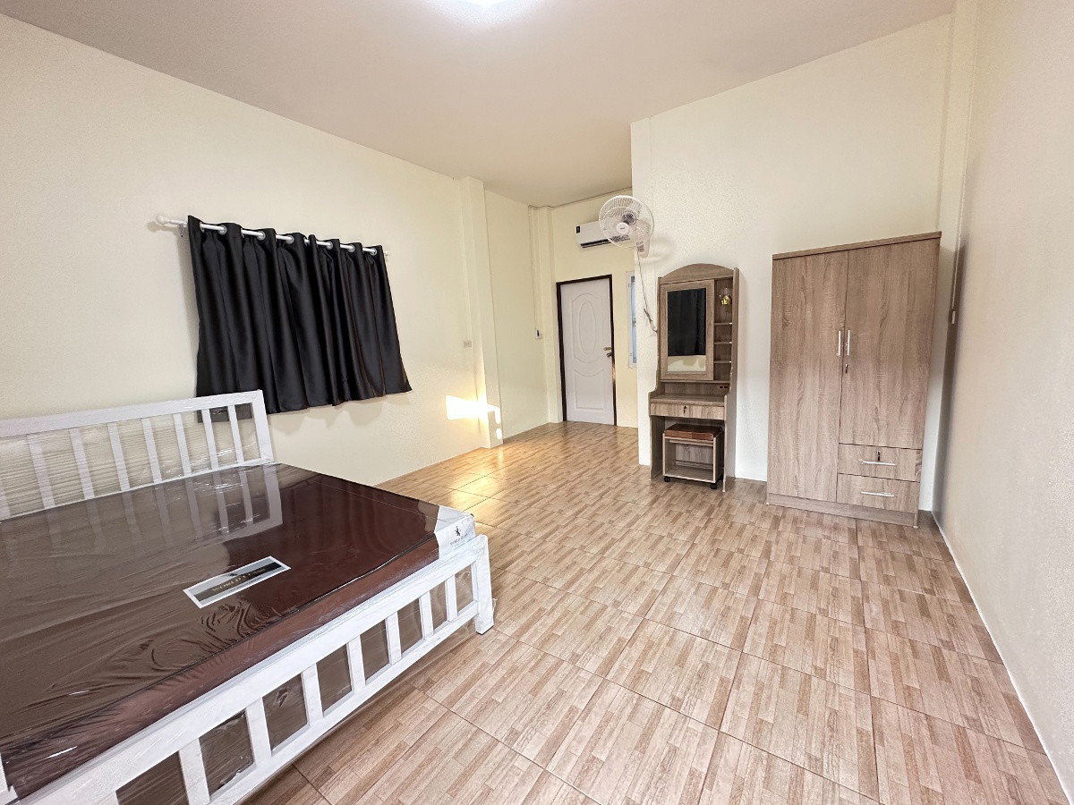 1 Bed Condo — photo 2
