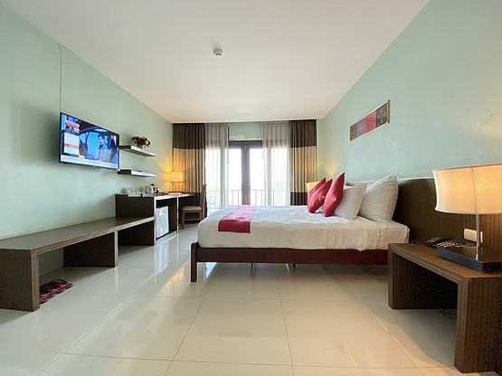 1 Bed Condo — photo 1