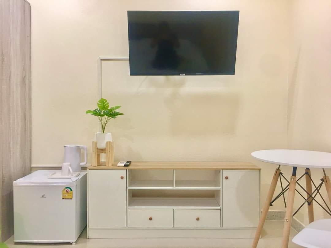 1 Bed Condo — photo 2