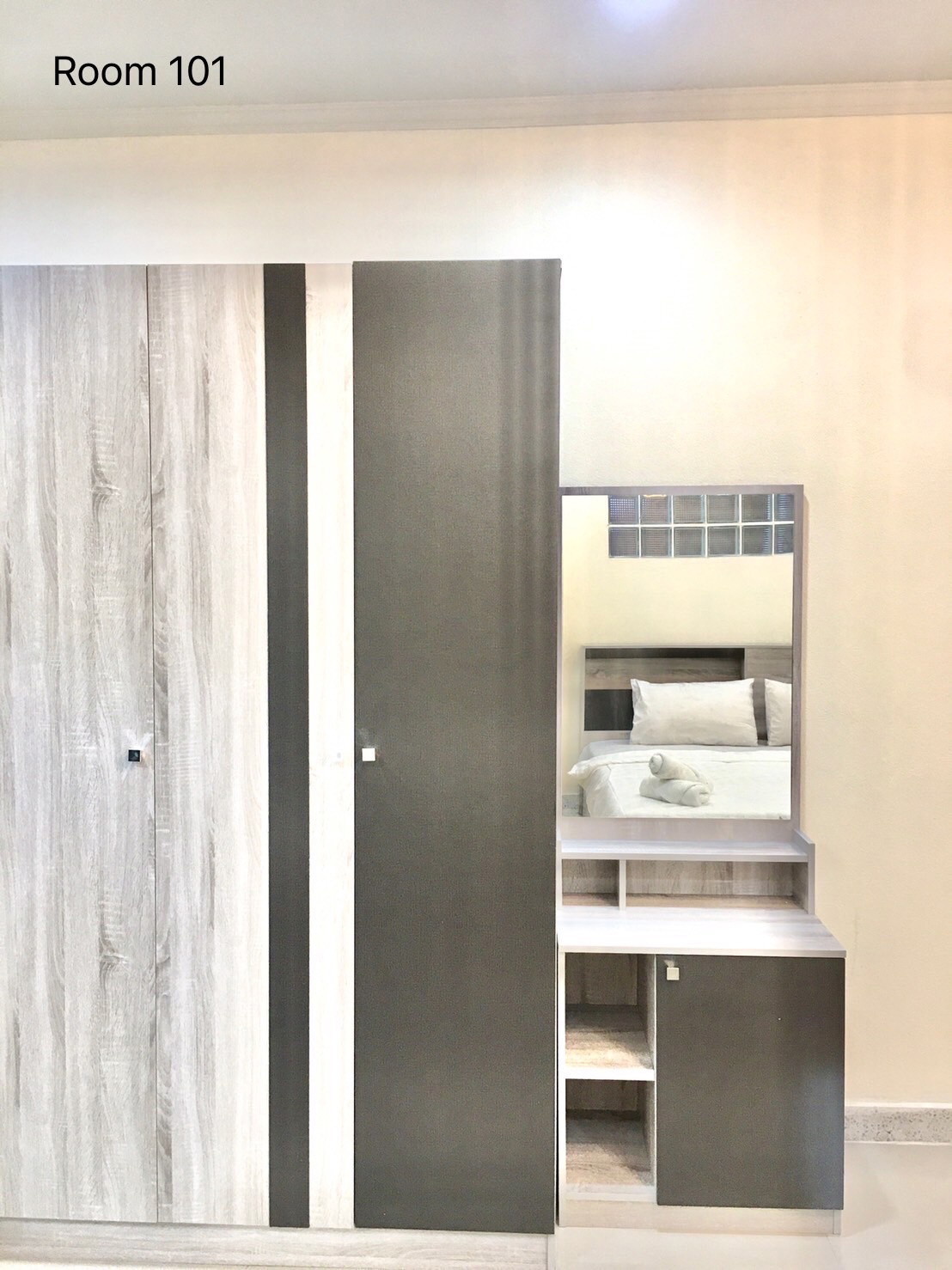 1 Bed Condo — photo 3