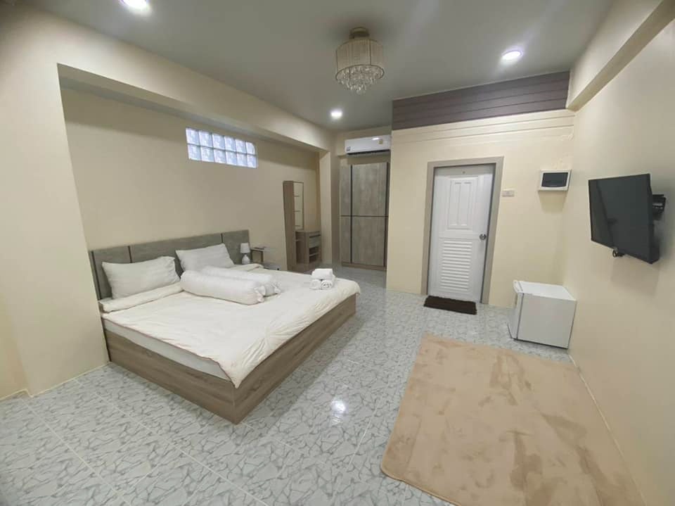 1 Bed Condo — photo 1