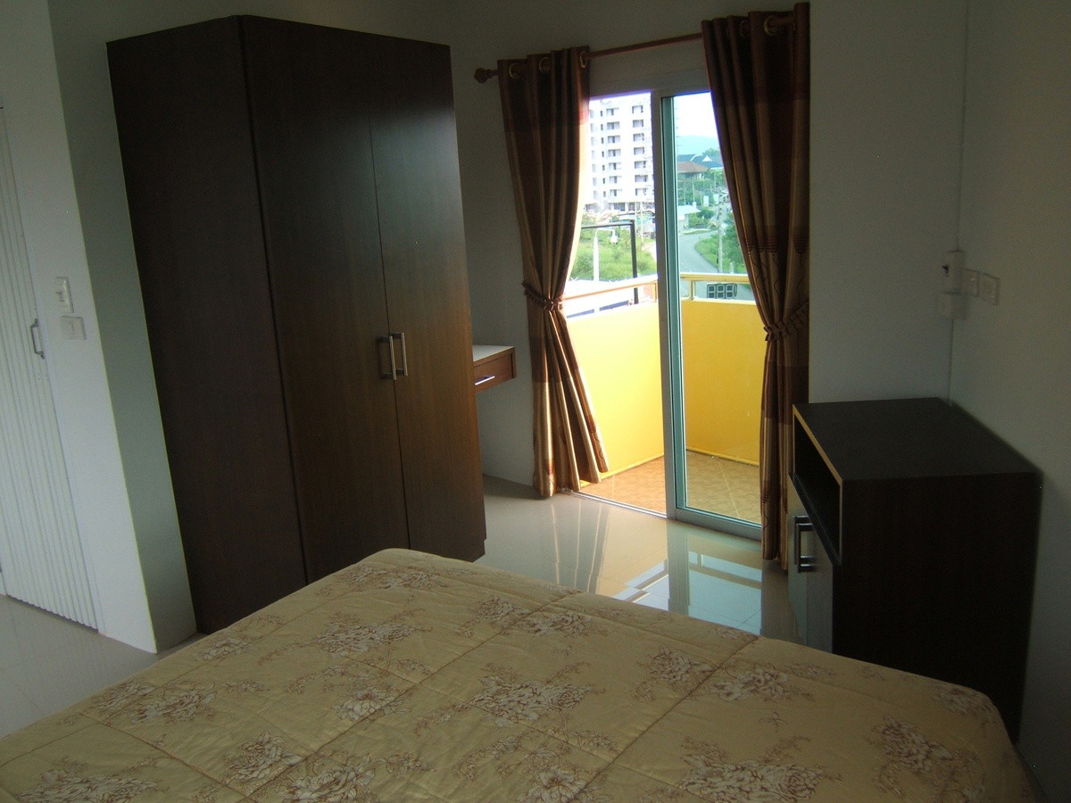 1 Bed Condo — photo 1