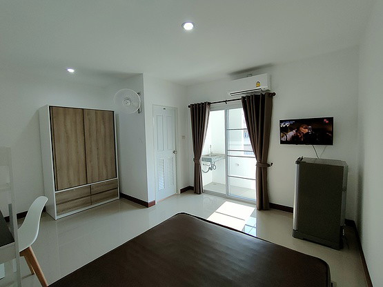 1 Bed Condo — photo 4