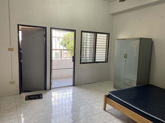 Condo · Wang Thonglang, bangkok — photo 1