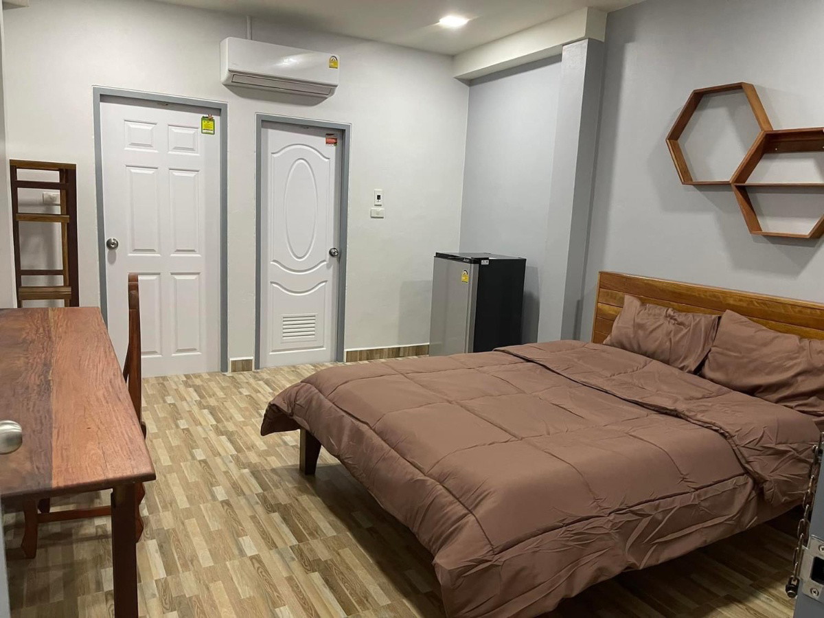 1 Bed Condo — photo 1