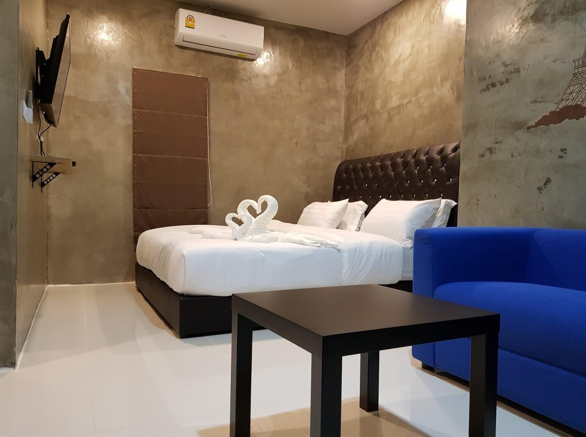 1 Bed Condo — photo 4