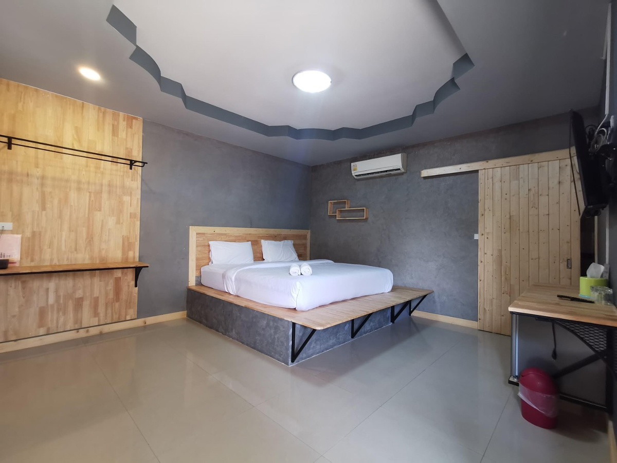 1 Bed Condo — photo 1