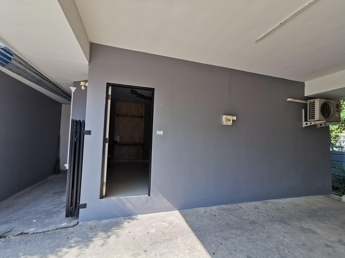 1 Bed Condo — photo 2