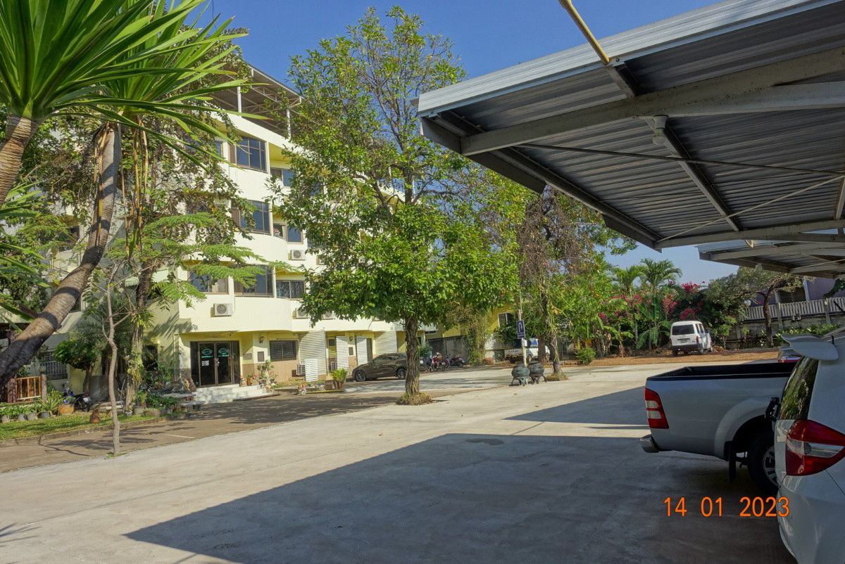 Condo — photo 1