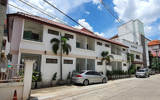 1 Bed Condo — photo 1