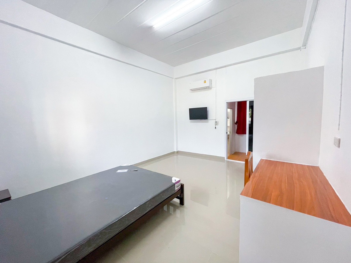 1 Bed Condo — photo 3