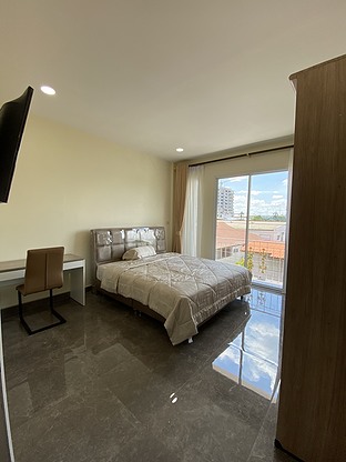 1 Bed Condo — photo 2