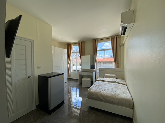 1 Bed Condo — photo 3