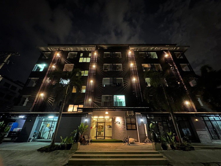 1 Bed Condo — photo 1