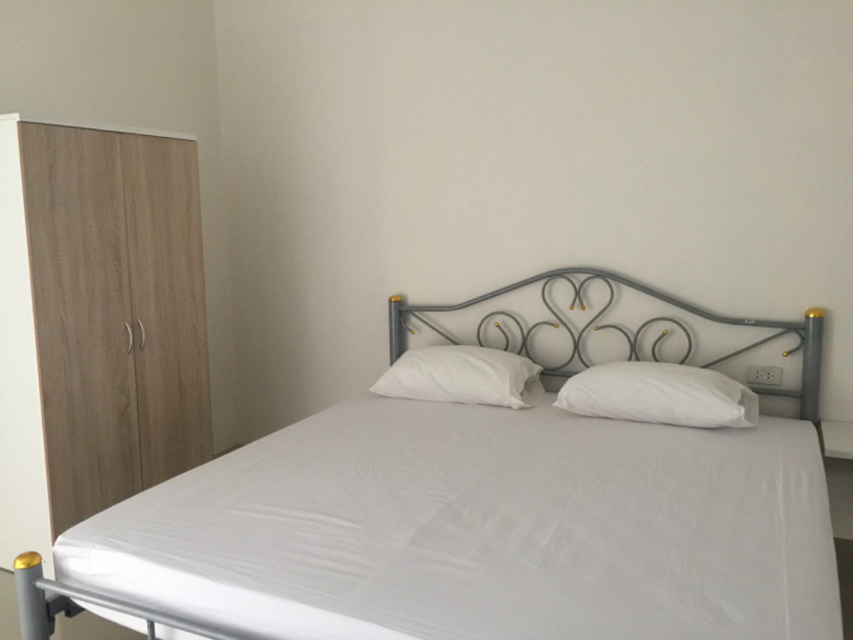 1 Bed Condo — photo 2