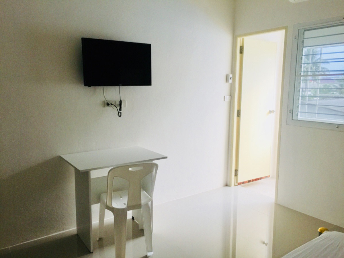 1 Bed Condo — photo 3