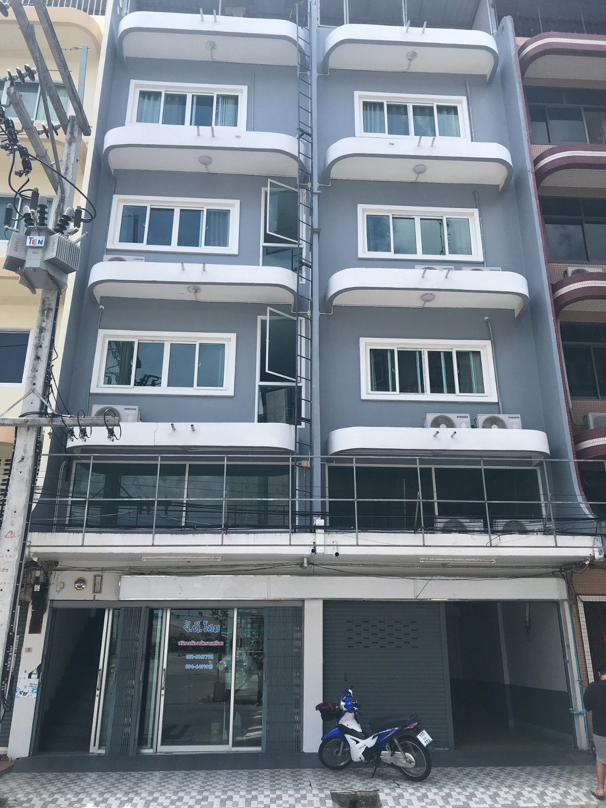 Condo — photo 1