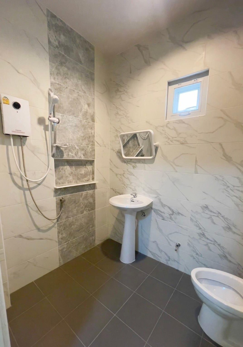 1 Bed Condo — photo 1