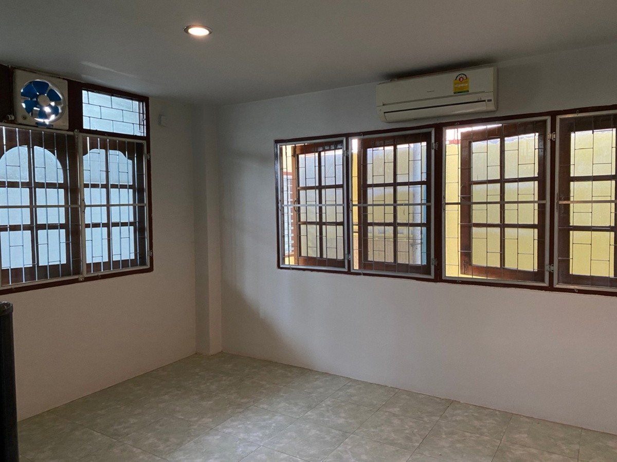 1 Bed Condo — photo 3