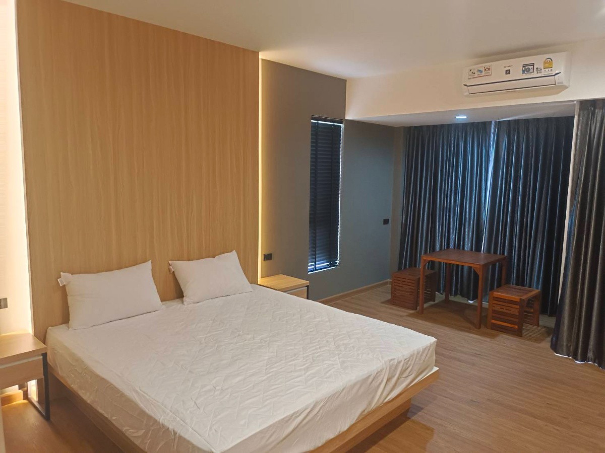 1 Bed Condo — photo 1