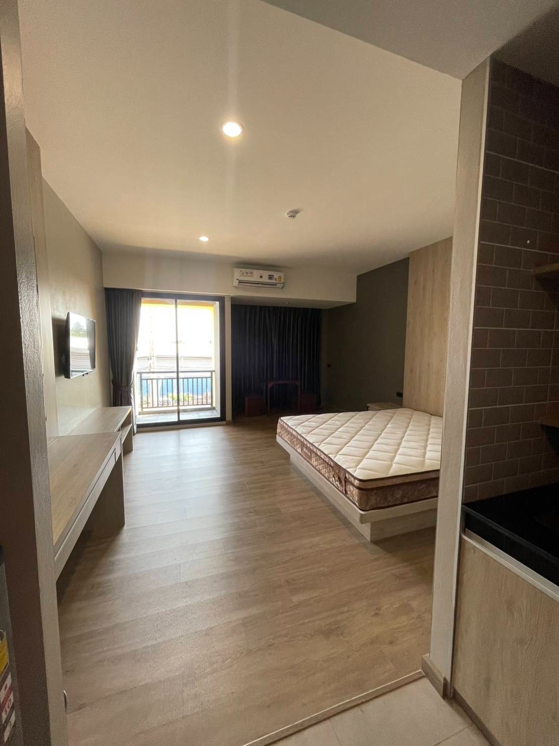 1 Bed Condo — photo 2
