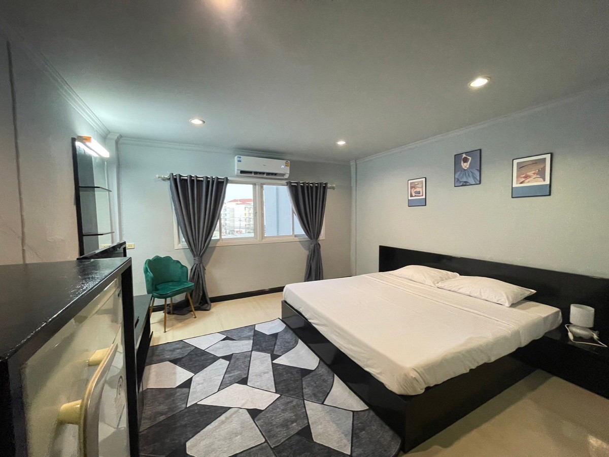 1 Bed Condo — photo 1