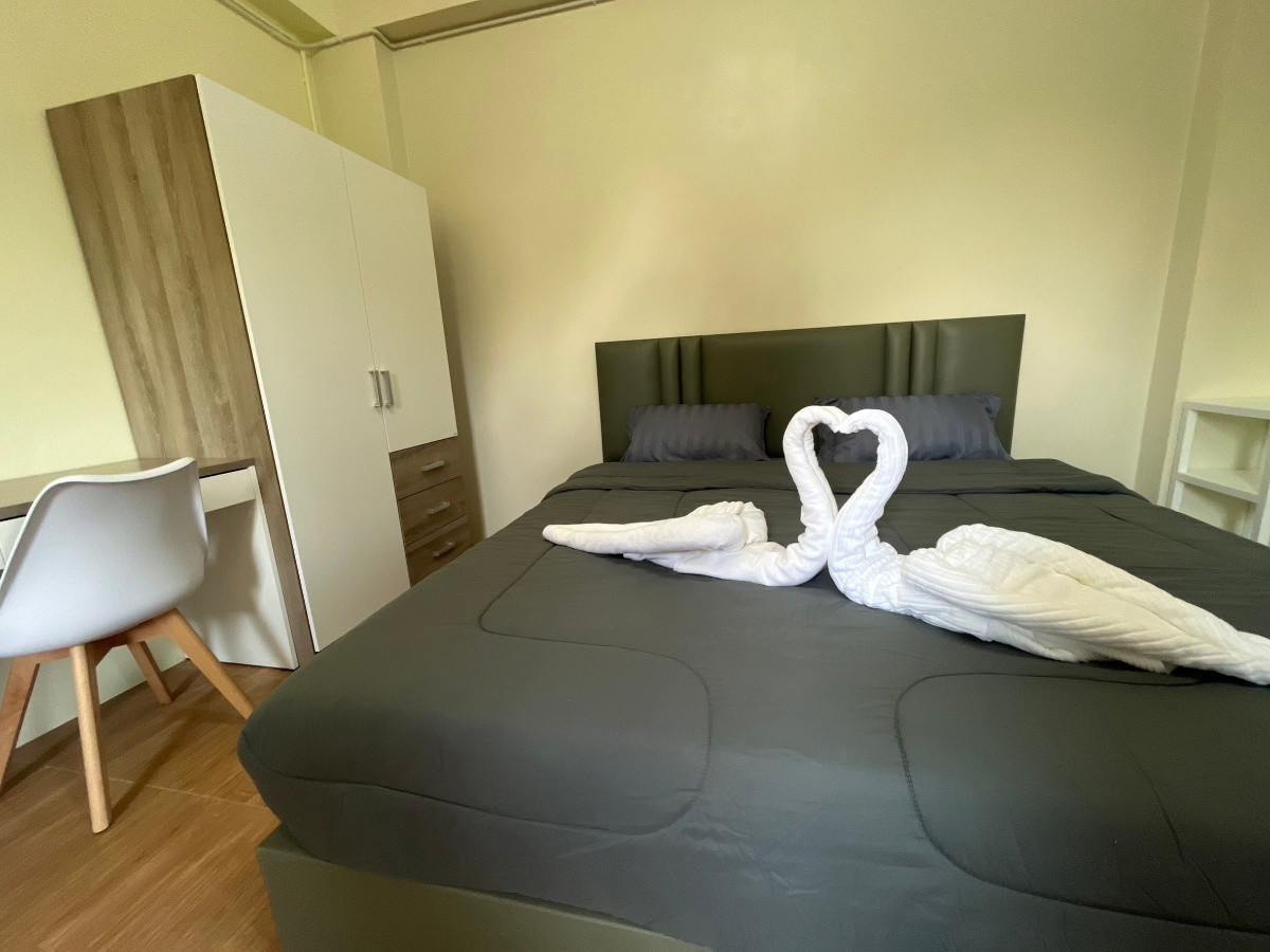 1 Bed Condo — photo 3