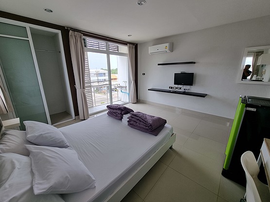 1 Bed Condo — photo 2