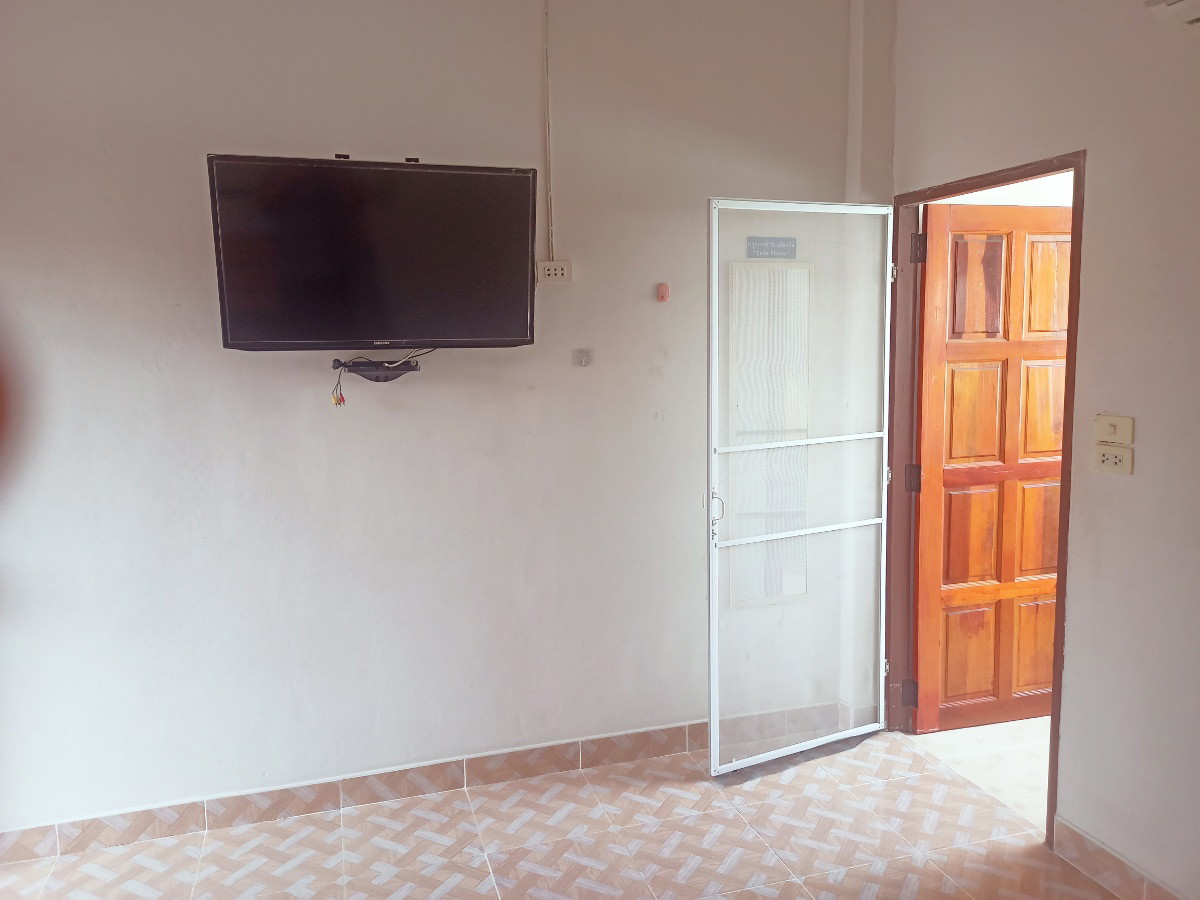 1 Bed Condo — photo 2