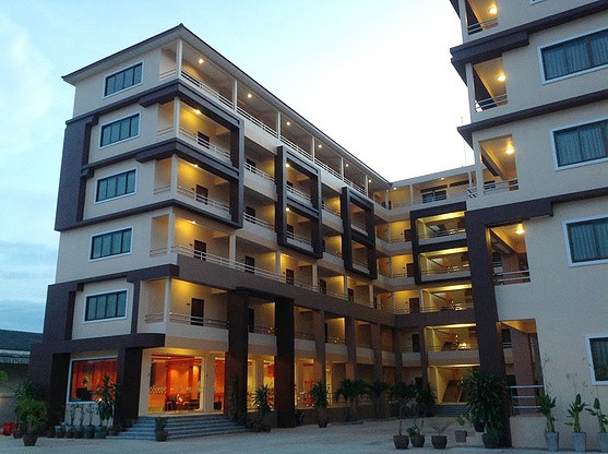 1 Bed Condo — photo 1