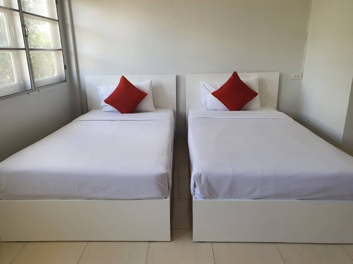 1 Bed Condo — photo 2