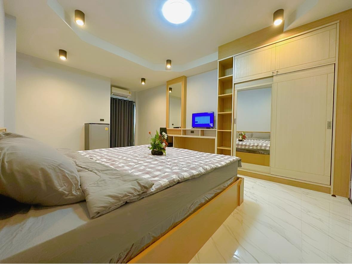 1 Bed Condo — photo 3