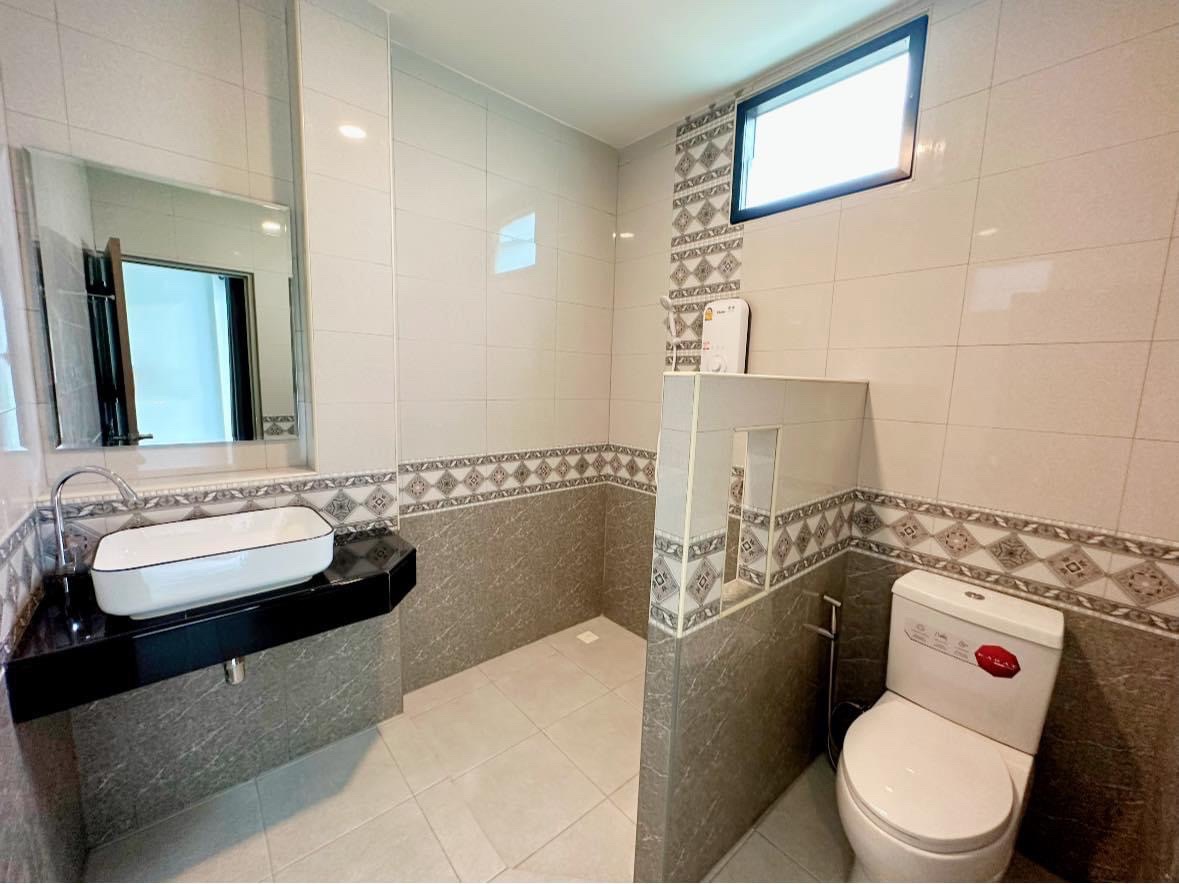 1 Bed Condo — photo 4