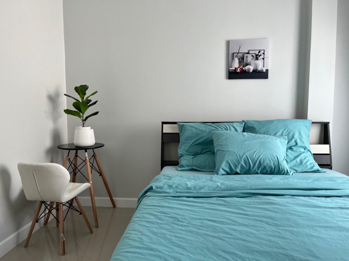 1 Bed Condo — photo 2