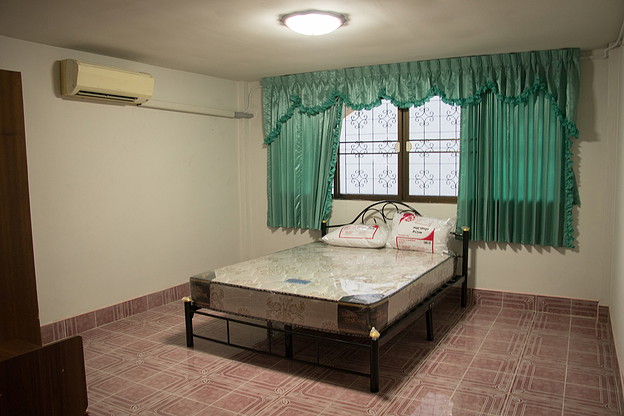 1 Bed Condo — photo 1