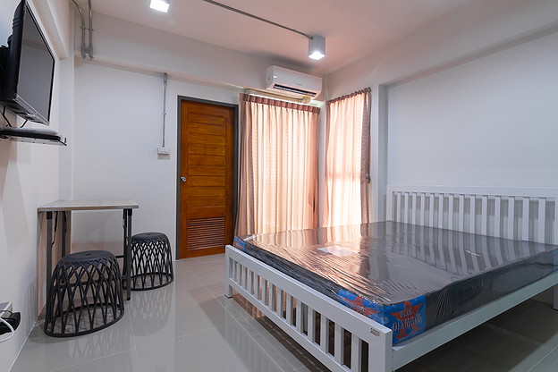 1 Bed Condo — photo 1