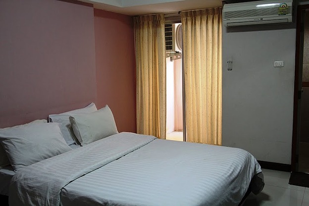 1 Bed Condo — photo 1
