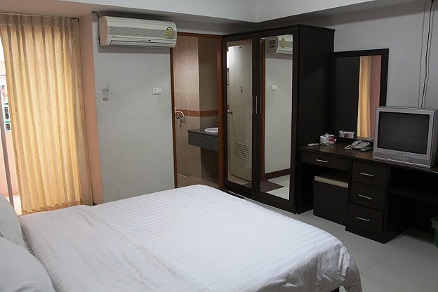 1 Bed Condo — photo 2