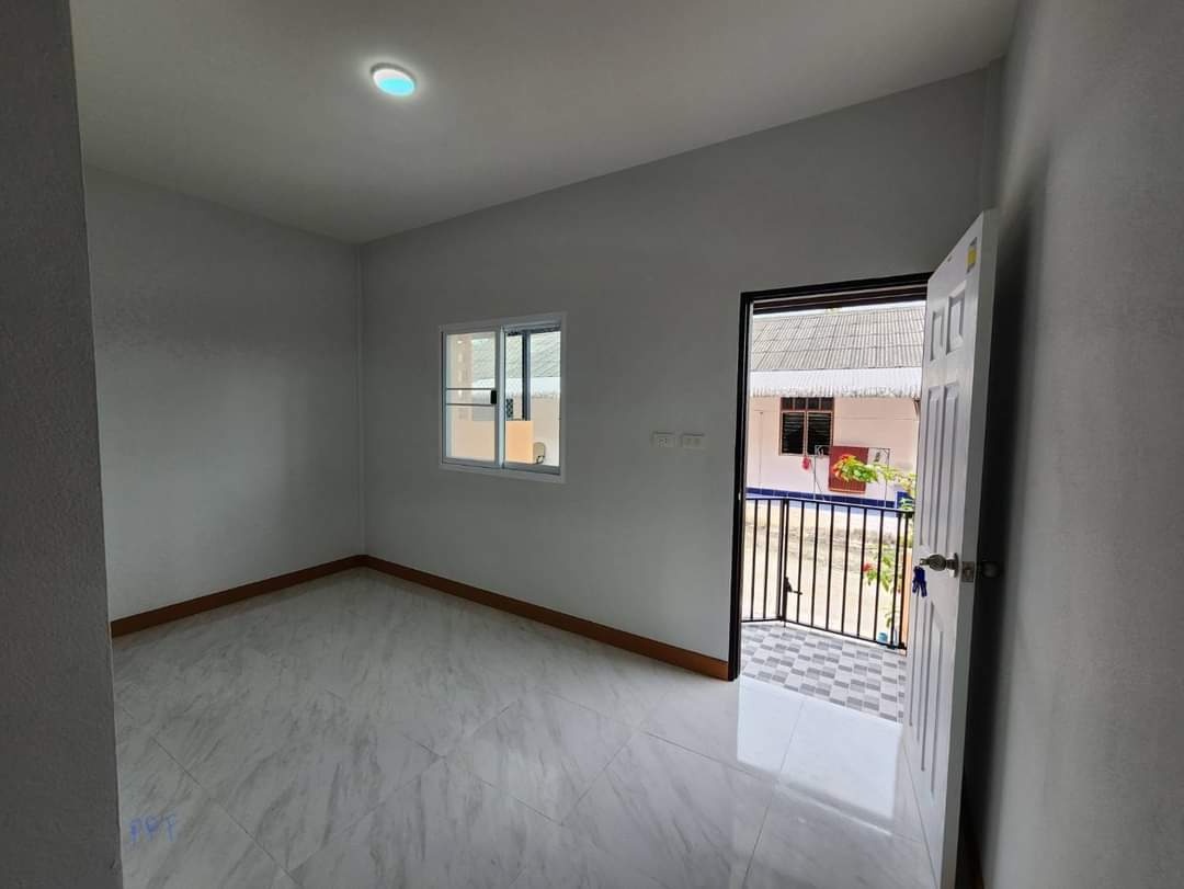 1 Bed Condo — photo 2
