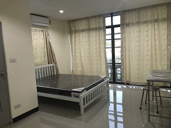 1 Bed Condo · Thon Buri, bangkok — photo 1