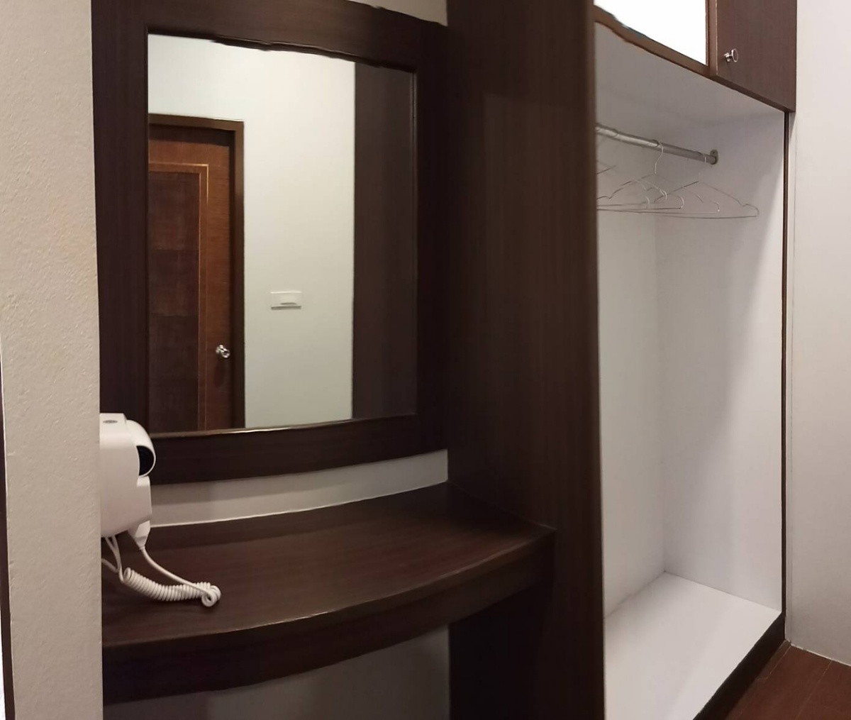 1 Bed Condo — photo 3