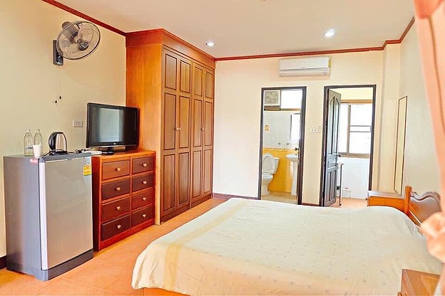 1 Bed Condo — photo 3