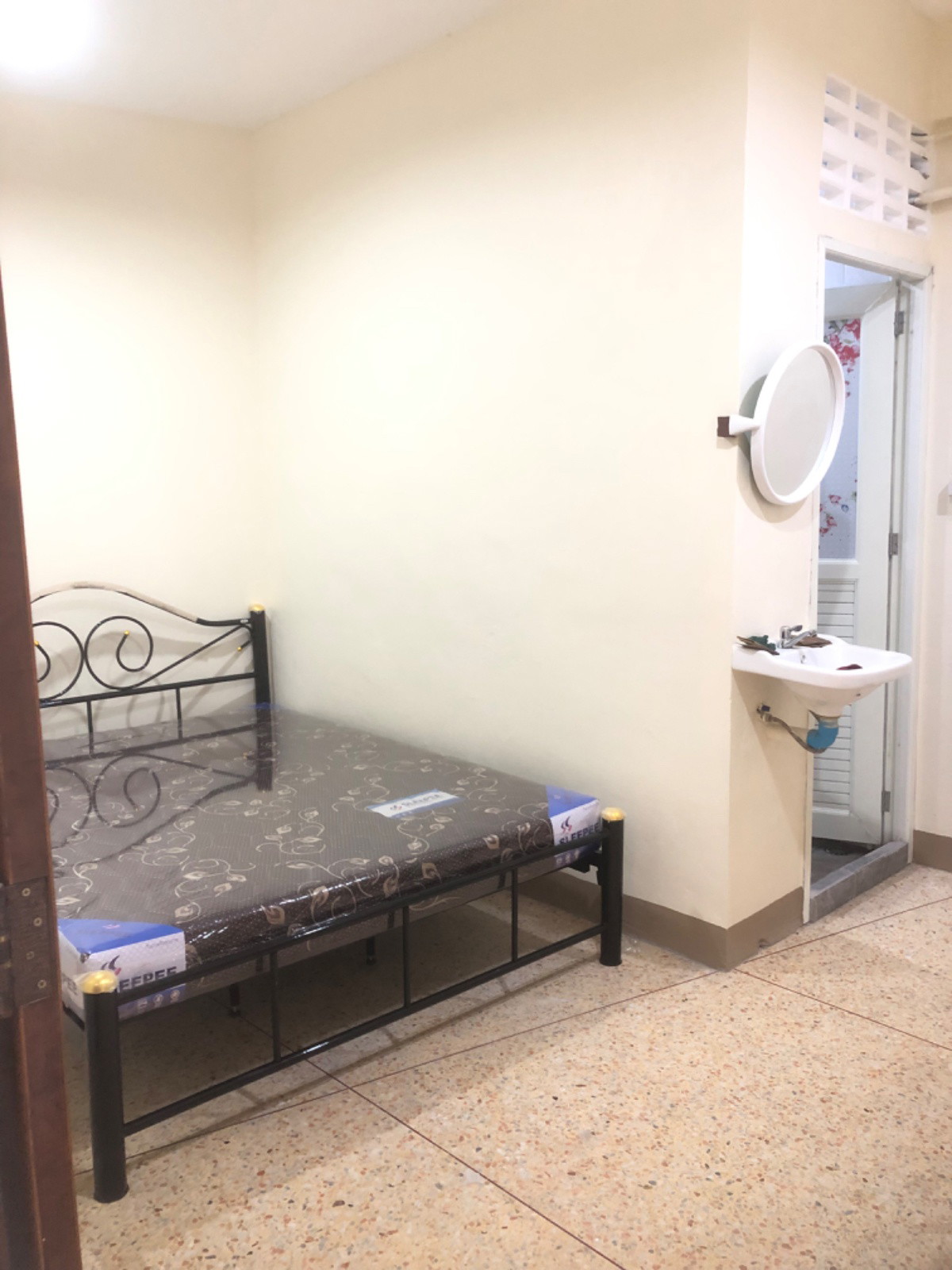 1 Bed Condo — photo 2