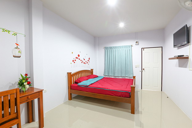 1 Bed Condo — photo 2