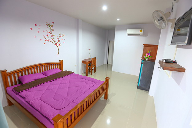 1 Bed Condo — photo 3
